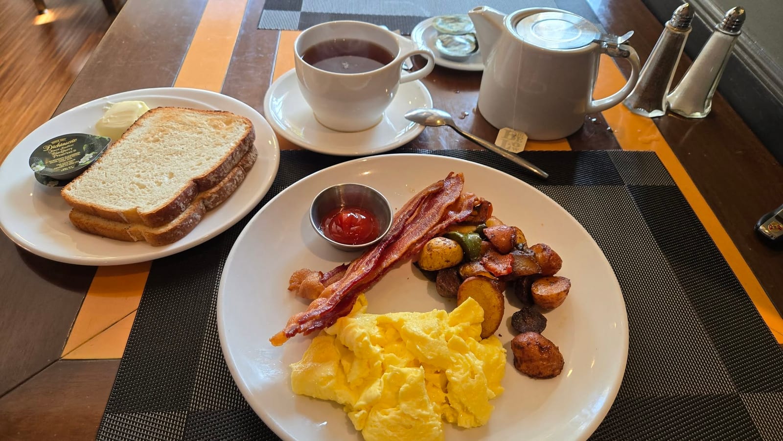 Ambassador Elite Complimentary Breakfast at Silver Trumpet