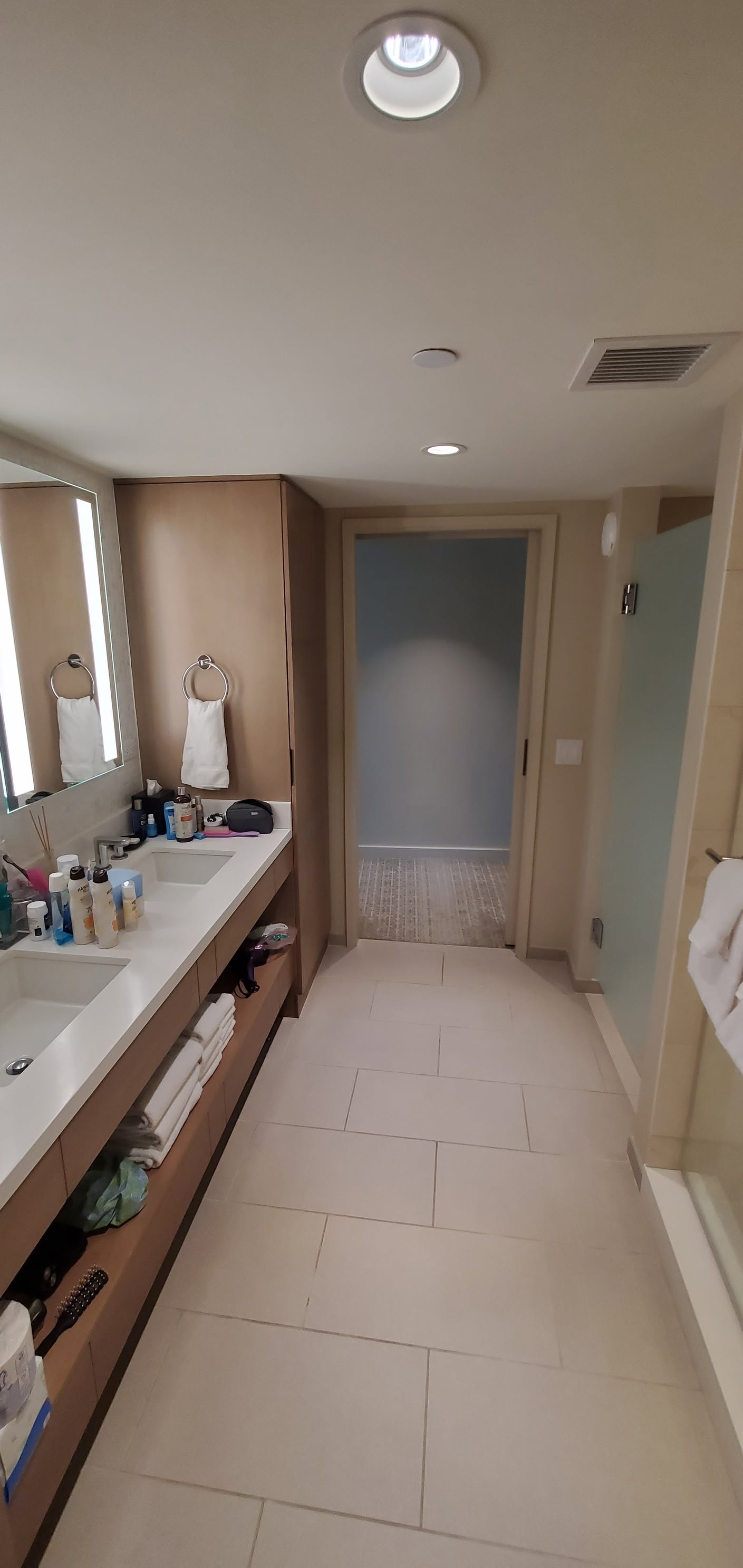Ohana Suite Single Bathroom Located Off the Main Hallway